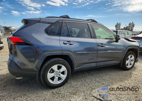 2020 Toyota Rav4 Xle z USA, uszkodzony, nr VIN JTMP1RFV0LD529447